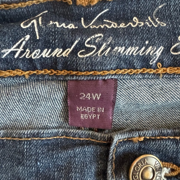 Gloria Vanderbilt Amanda Denim Capris - Picture 5 of 6